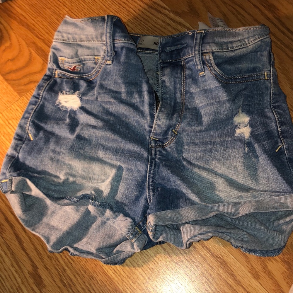 HOLLISTER HIGH WAISTED JEAN SHORTS